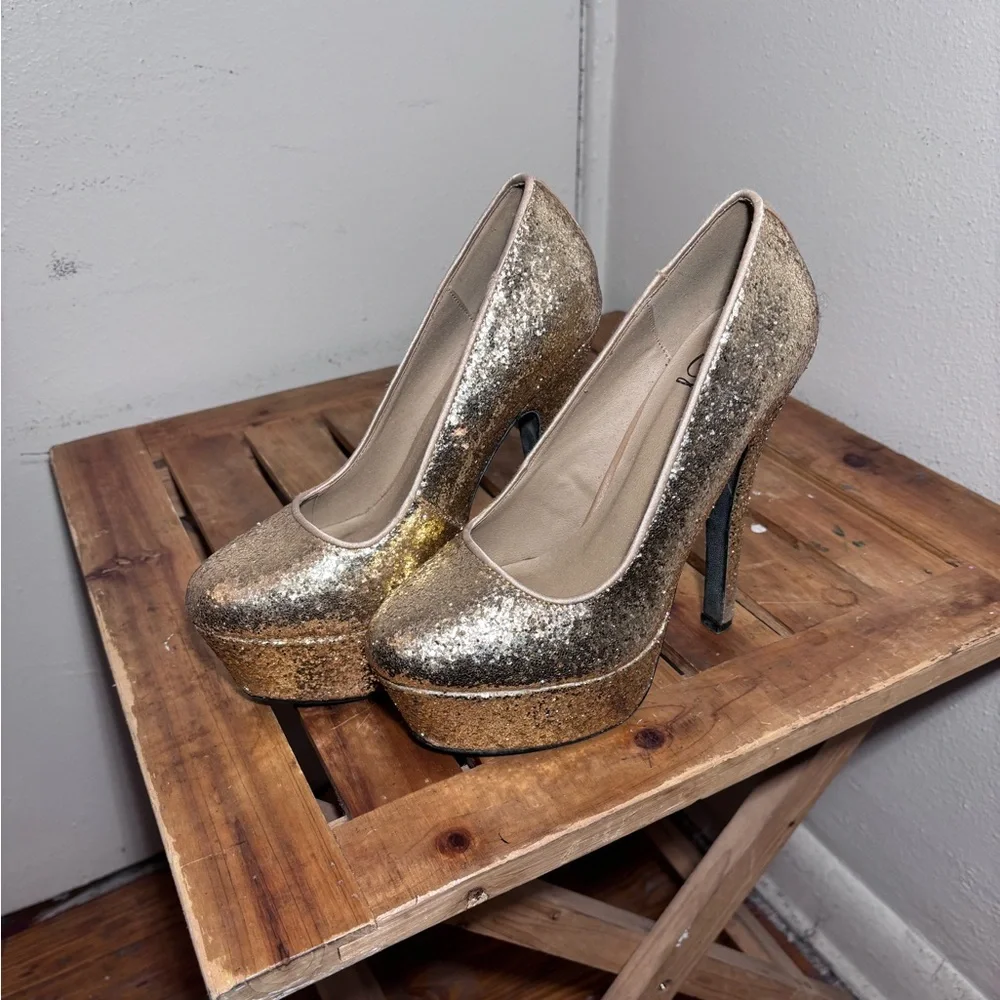 D Heart Gold Glitter Stiletto Platform Heels
